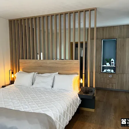 Bed & Breakfast Guest *