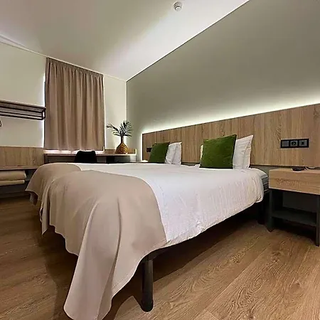Guest 3*