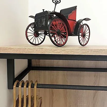 Bed and Breakfast Guest