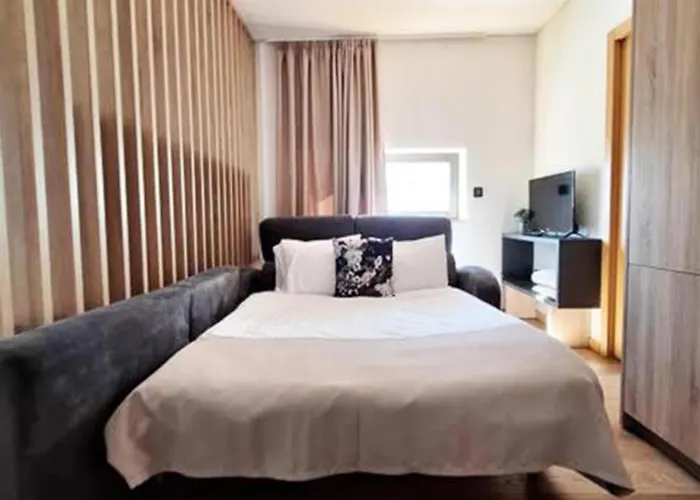 Bed & Breakfast Guest